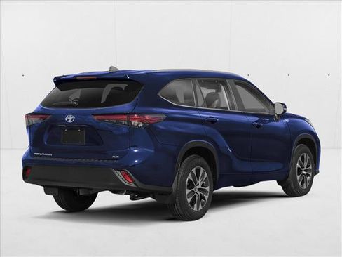New 2026 Toyota Highlander XLE AWD/4WD image 2