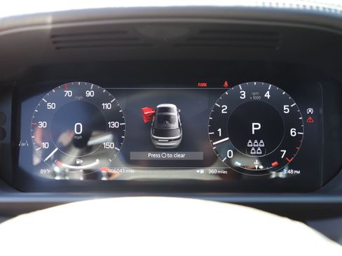 Certified 2025 Land Rover Discovery Metropolitan Edition AWD/4WD image 20