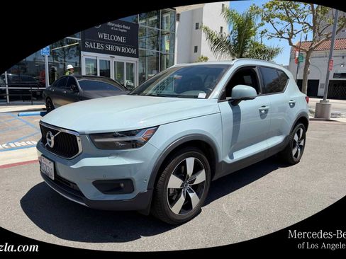 Used 2019 Volvo XC40 T5 Momentum AWD/4WD image 1