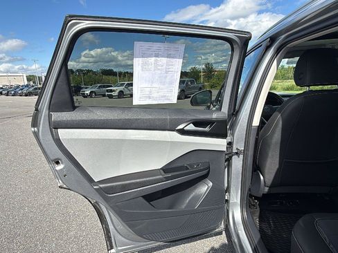 Used 2023 Volkswagen Taos SE w/ Panoramic Sunroof Package AWD/4WD image 21