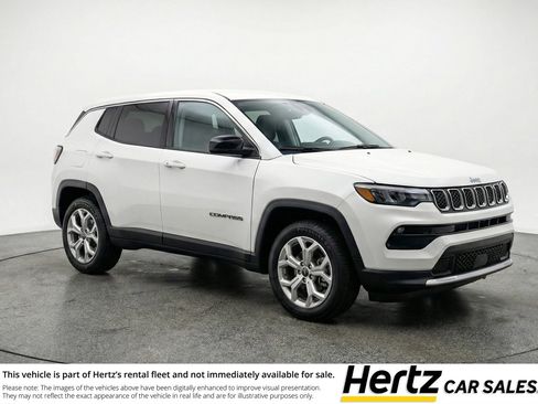 Used 2025 Jeep Compass Latitude AWD/4WD image 1
