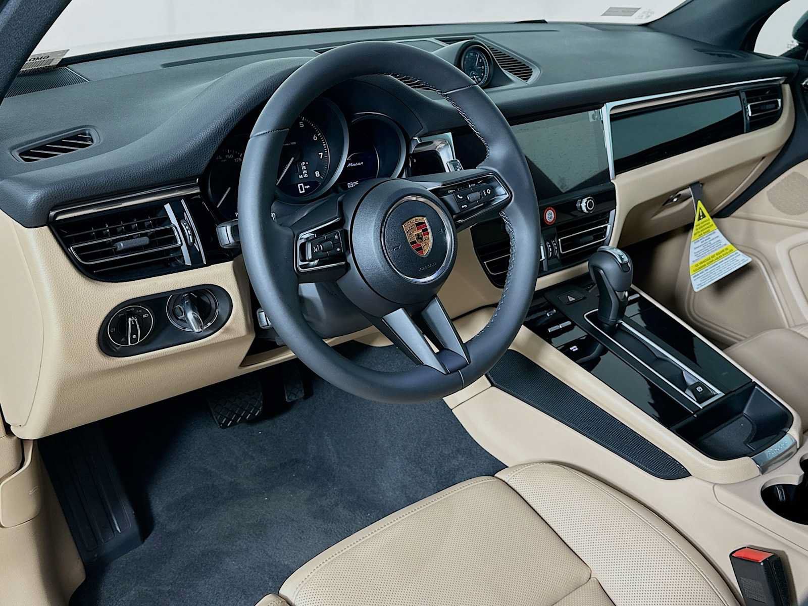 Used 2026 Porsche Macan AWD/4WD image 4