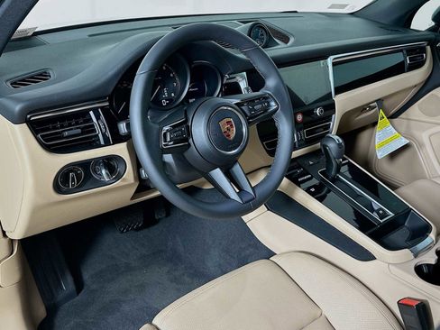 New 2026 Porsche Macan AWD/4WD image 4