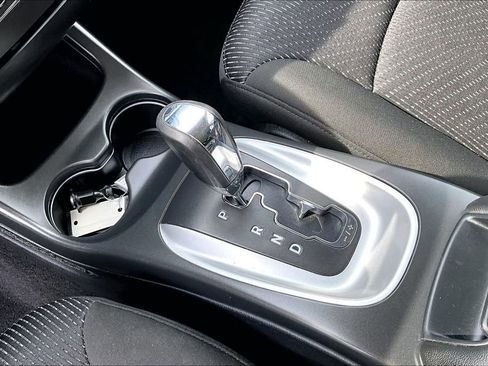Used 2019 Dodge Journey SE FWD image 16