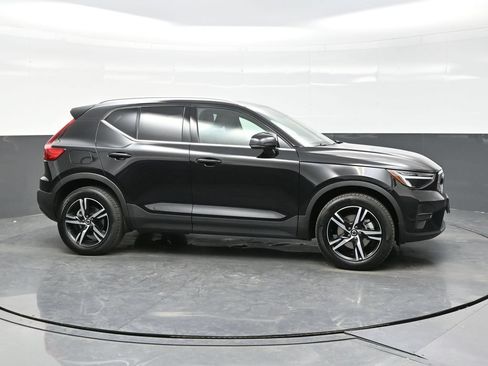 Used 2025 Volvo XC40 B5 Core AWD/4WD image 8