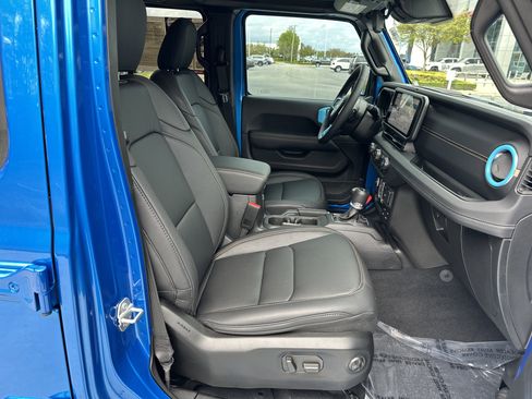 Used 2025 Jeep Gladiator Sport AWD/4WD image 33
