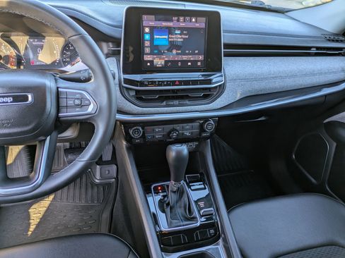 Used 2022 Jeep Compass Latitude image 22