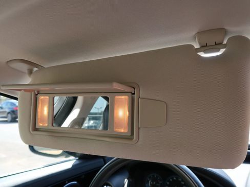 Used 2019 Jaguar XJ R-Sport image 38