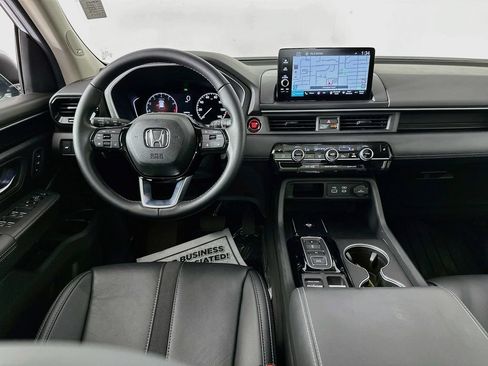 Used 2025 Honda Pilot Touring image 25