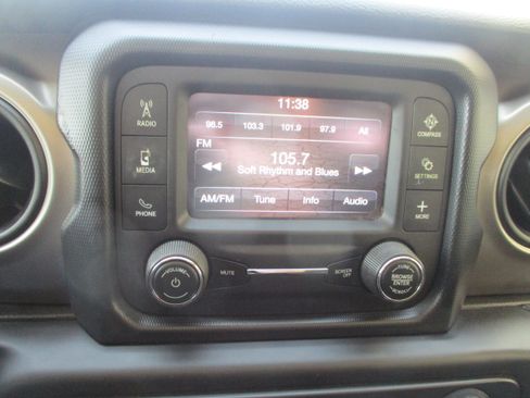 Used 2018 Jeep Wrangler Unlimited Sport S AWD/4WD image 17