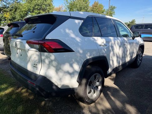 Used 2022 Toyota RAV4 LE AWD/4WD image 5
