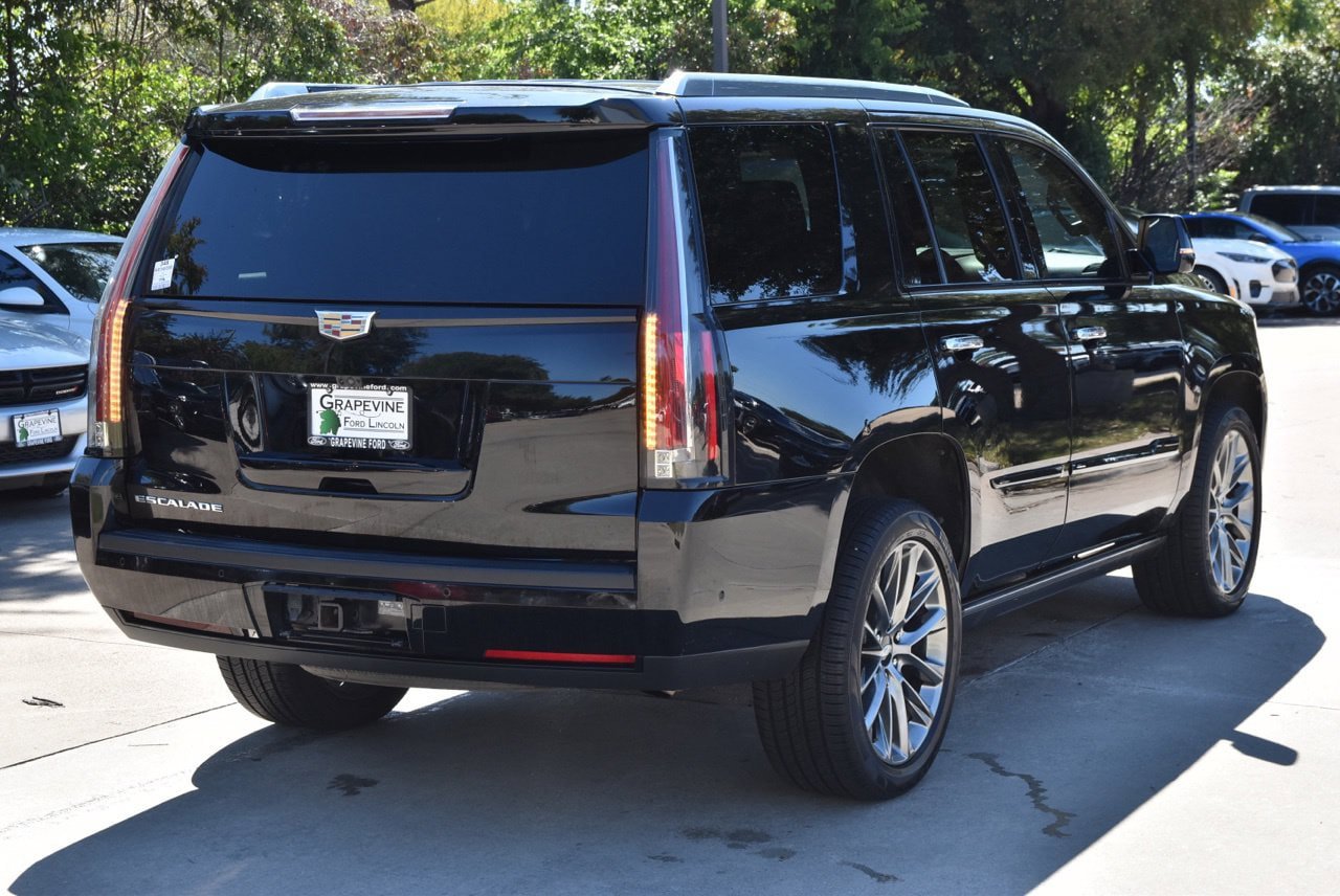 Used 2019 Cadillac Escalade Premium Luxury w/ Escalade Sport Edition AWD/4WD image 8