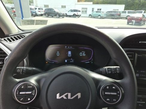 Used 2023 Kia Soul LX w/ Option Group 015 image 2