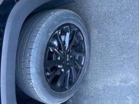 Used 2024 GMC Terrain SLT w/ Tech Package image 4