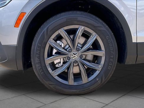Used 2024 Volkswagen Tiguan SE FWD image 10