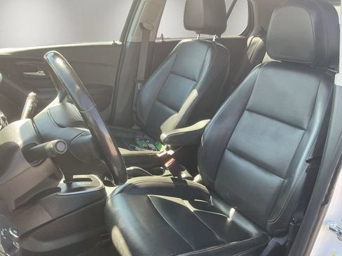 Used 2022 Chevrolet Trax LT w/ Premium Seat Package AWD/4WD image 8