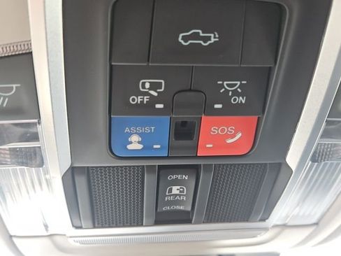 Used 2022 RAM 1500 Laramie AWD/4WD image 38