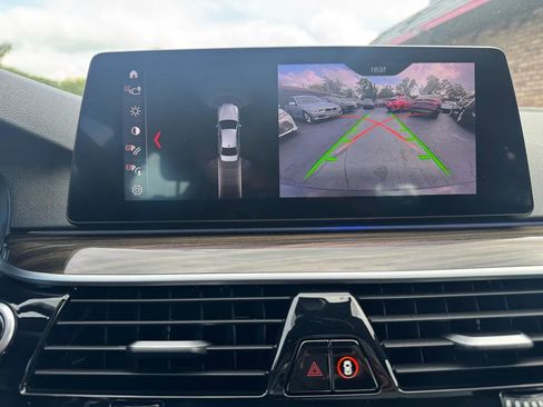 Used 2019 BMW 530e xDrive image 13