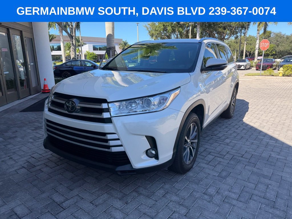 Used 2019 Toyota Highlander XLE FWD image 2