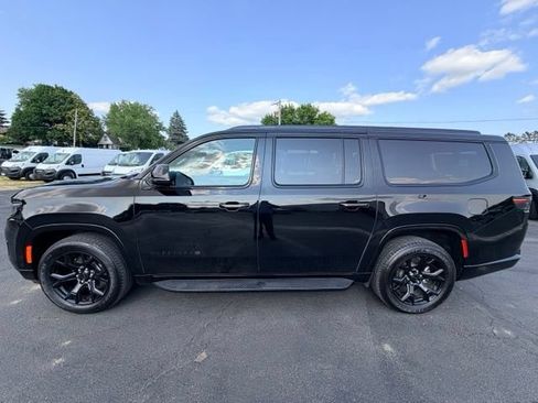 Used 2025 Jeep Wagoneer L Series II AWD/4WD image 27