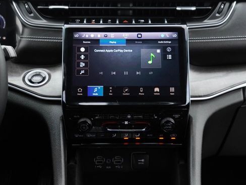 Used 2022 Jeep Grand Cherokee Limited image 26