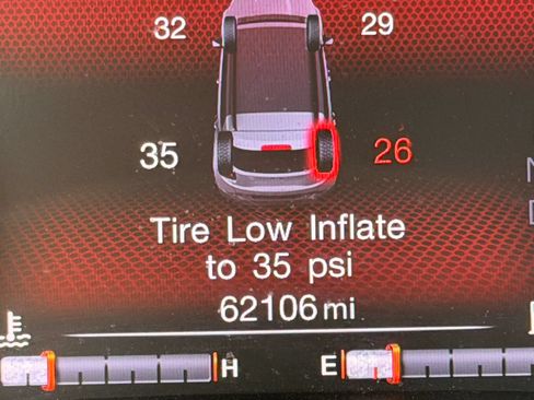 Used 2018 Jeep Renegade Limited FWD image 12