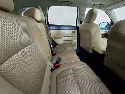 Used 2018 Mitsubishi Outlander ES image 45