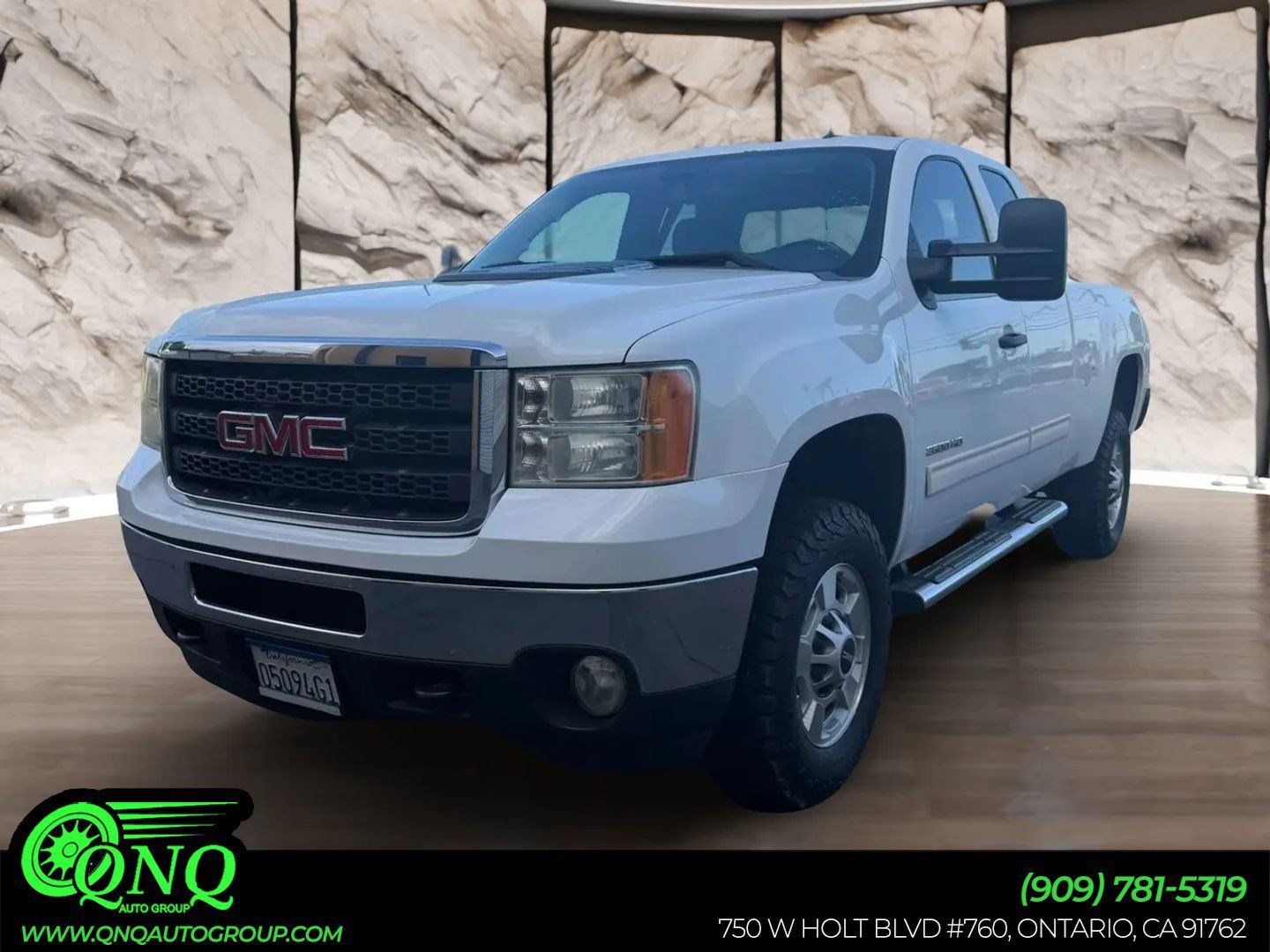 Used 2011 GMC Sierra 2500 SLE w/ SLE Preferred Package AWD/4WD image 1