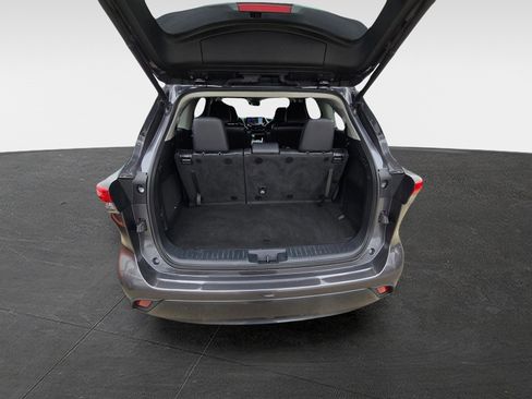 Used 2022 Toyota Highlander Limited image 6