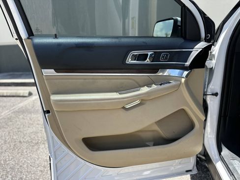 Used 2017 Ford Explorer Limited w/ Equipment Group 301A FWD image 11