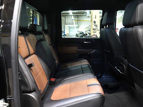 Used 2022 Chevrolet Silverado 2500 High Country w/ Z71 Off-Road Package image 13