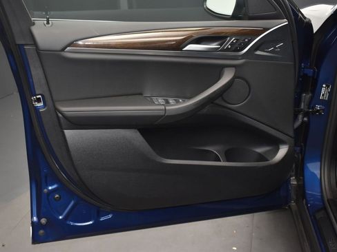 Certified 2025 BMW X4 xDrive30i image 11