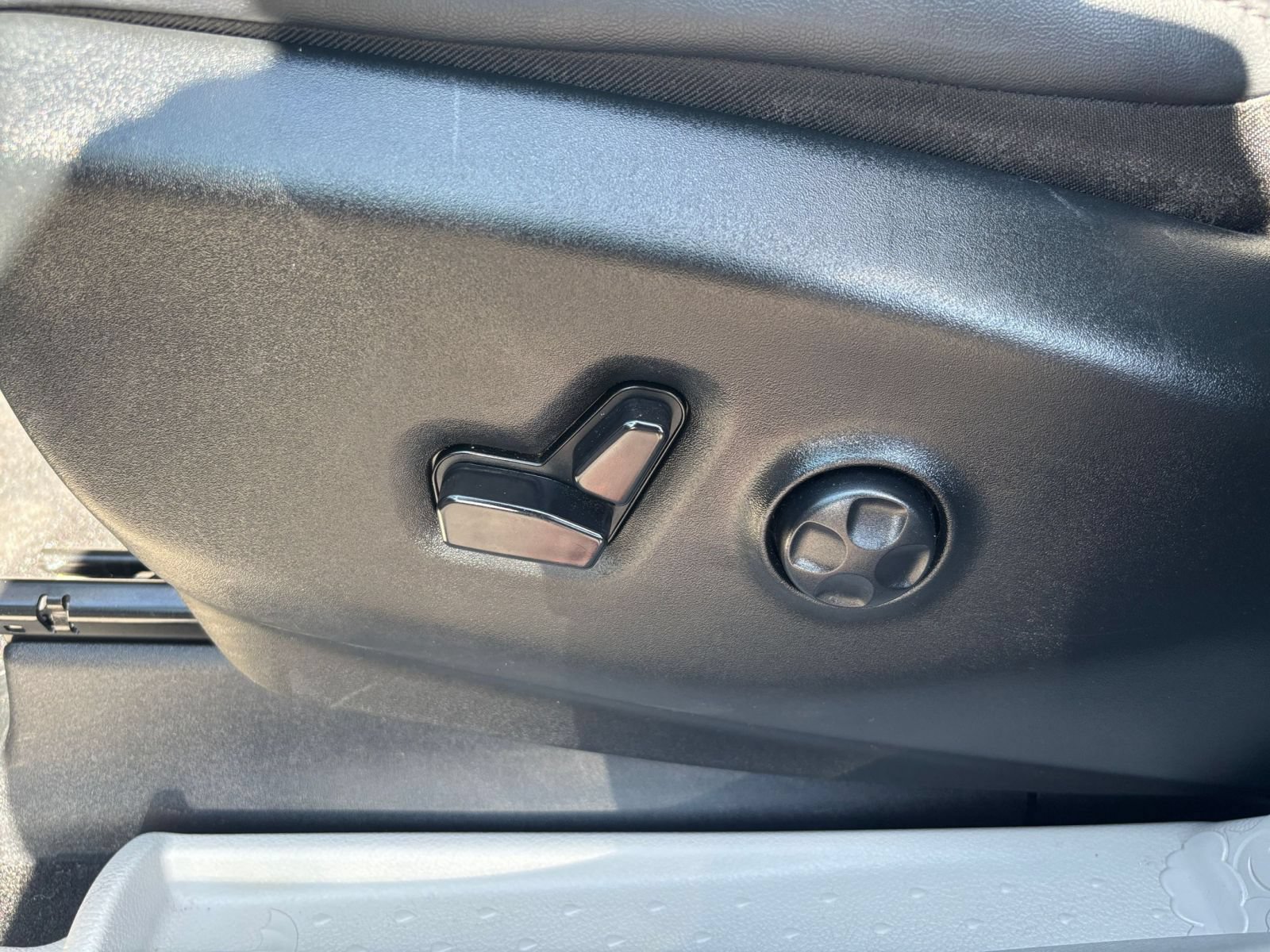 Used 2024 Chrysler Pacifica Touring-L FWD image 21