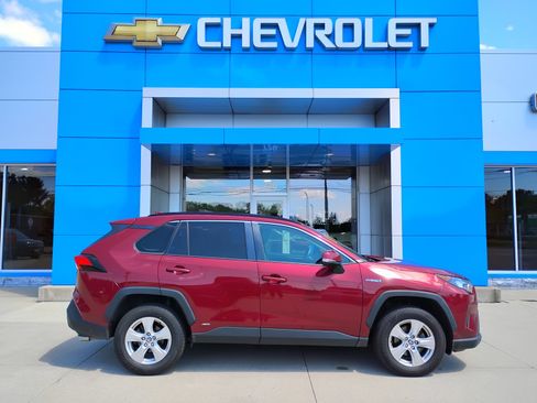 Used 2021 Toyota RAV4 LE AWD/4WD image 5
