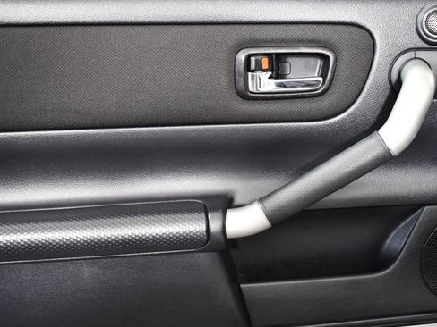 Used 2000 Toyota MR2 image 35