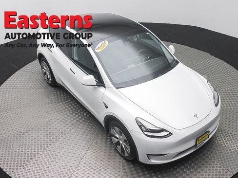Used 2021 Tesla Model Y Long Range AWD/4WD image 3