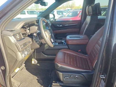 Used 2024 GMC Yukon Denali Ultimate AWD/4WD image 4