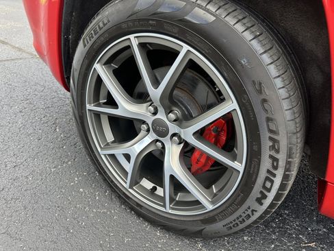 Used 2016 Jeep Grand Cherokee SRT image 17