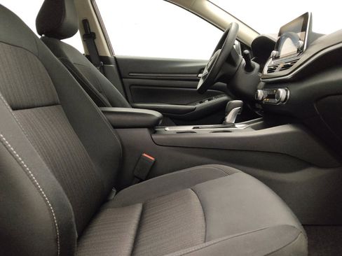 Used 2025 Nissan Altima 2.5 SV FWD image 21