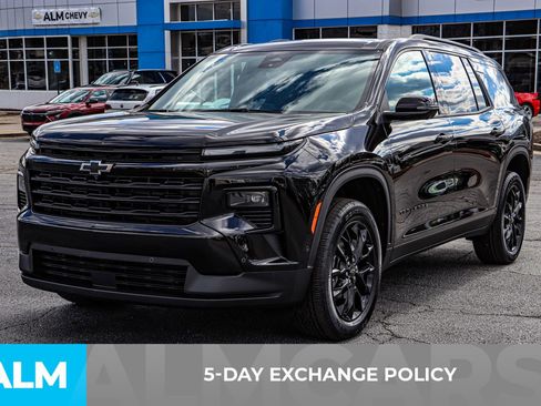 Used 2025 Chevrolet Traverse LT w/ Enhanced Driving Package image 5