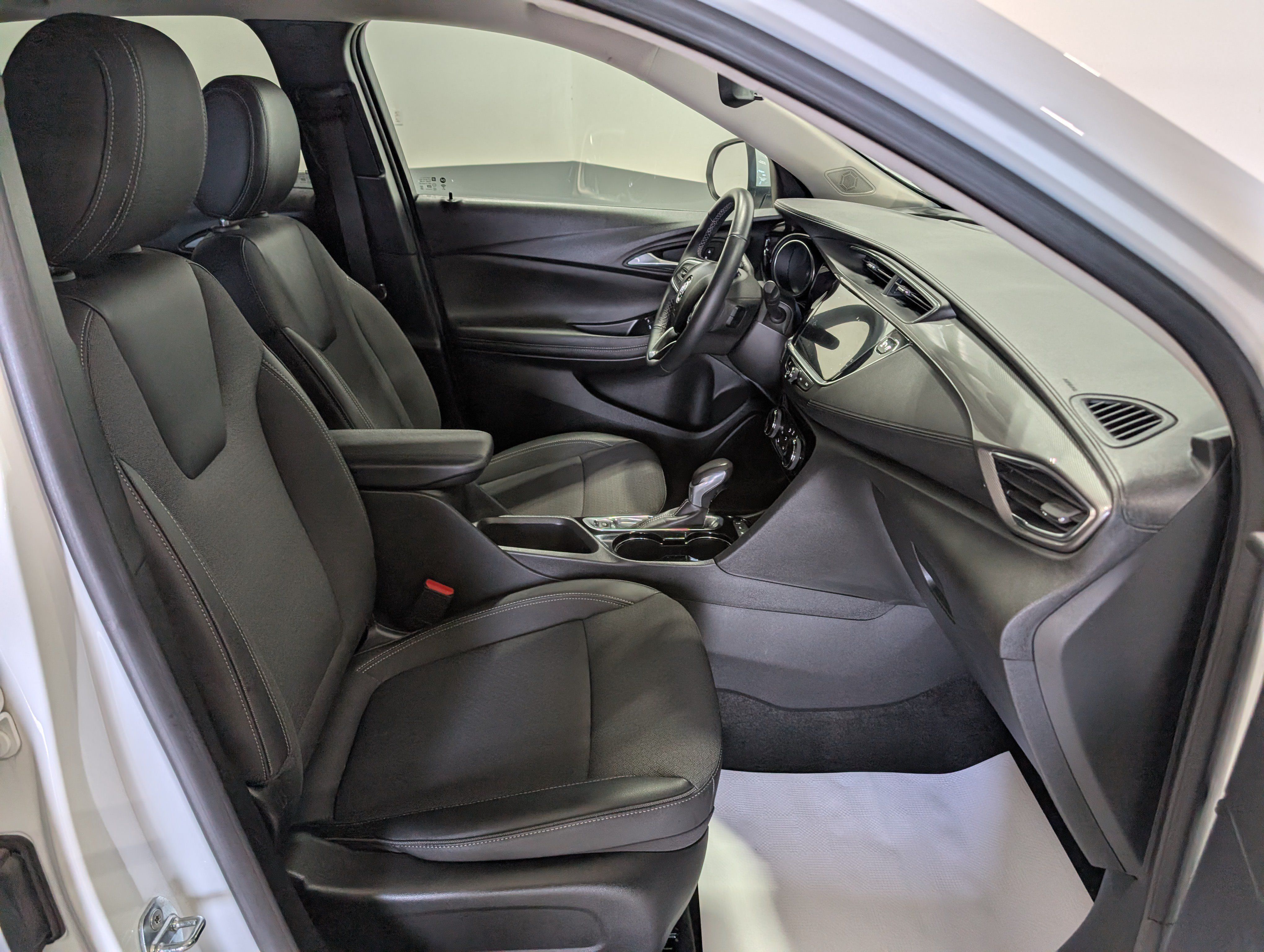 Used 2023 Buick Encore GX Preferred w/ Cold Weather Comfort Package AWD/4WD image 18