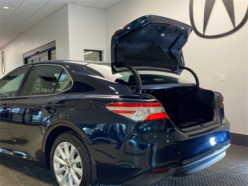 Used 2020 Toyota Camry LE image 25