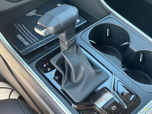 New 2026 Kia Carnival EX FWD image 22