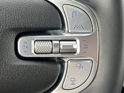 Certified 2025 Genesis GV70 2.5T AWD/4WD image 25