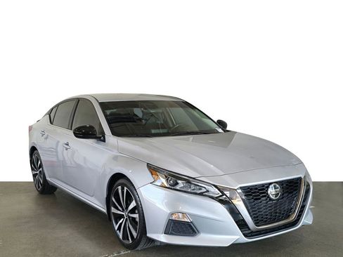 Used 2019 Nissan Altima 2.5 SR image 3