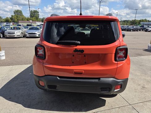 Used 2018 Jeep Renegade Altitude w/ Popular Equipment Group image 6