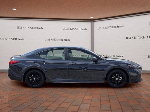 Used 2025 Toyota Camry SE w/ Convenience Package FWD image 7