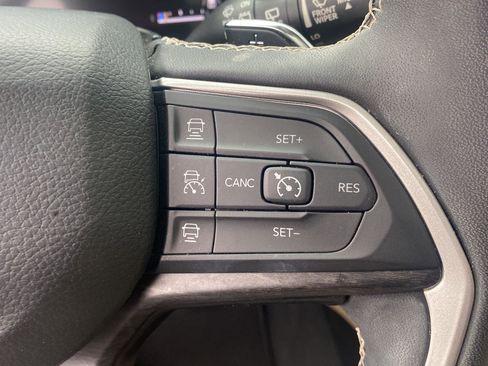 Used 2023 Jeep Grand Cherokee L Limited w/ Luxury Tech Group II image 20