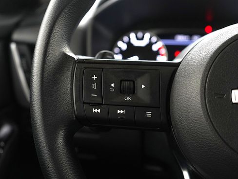 Used 2024 Nissan Rogue SV image 27