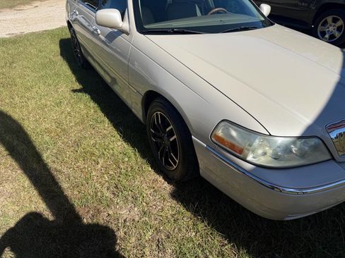 Used 2003 Lincoln Town Car Cartier image 5